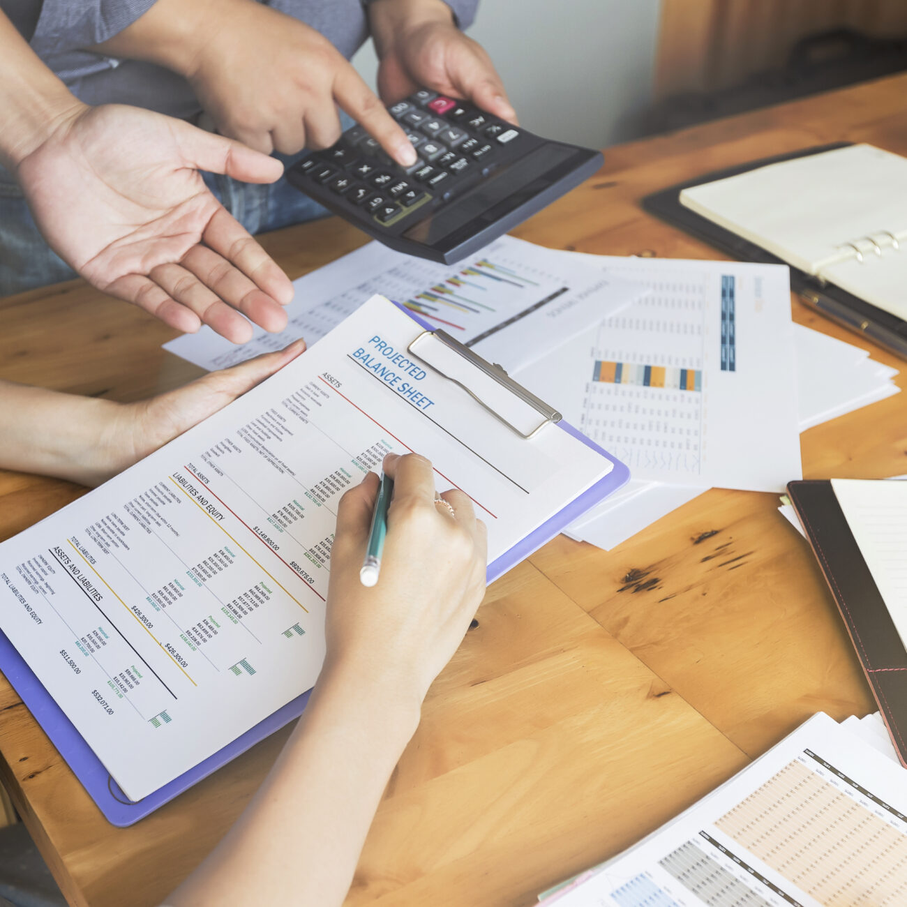 Invisia Handling Bills