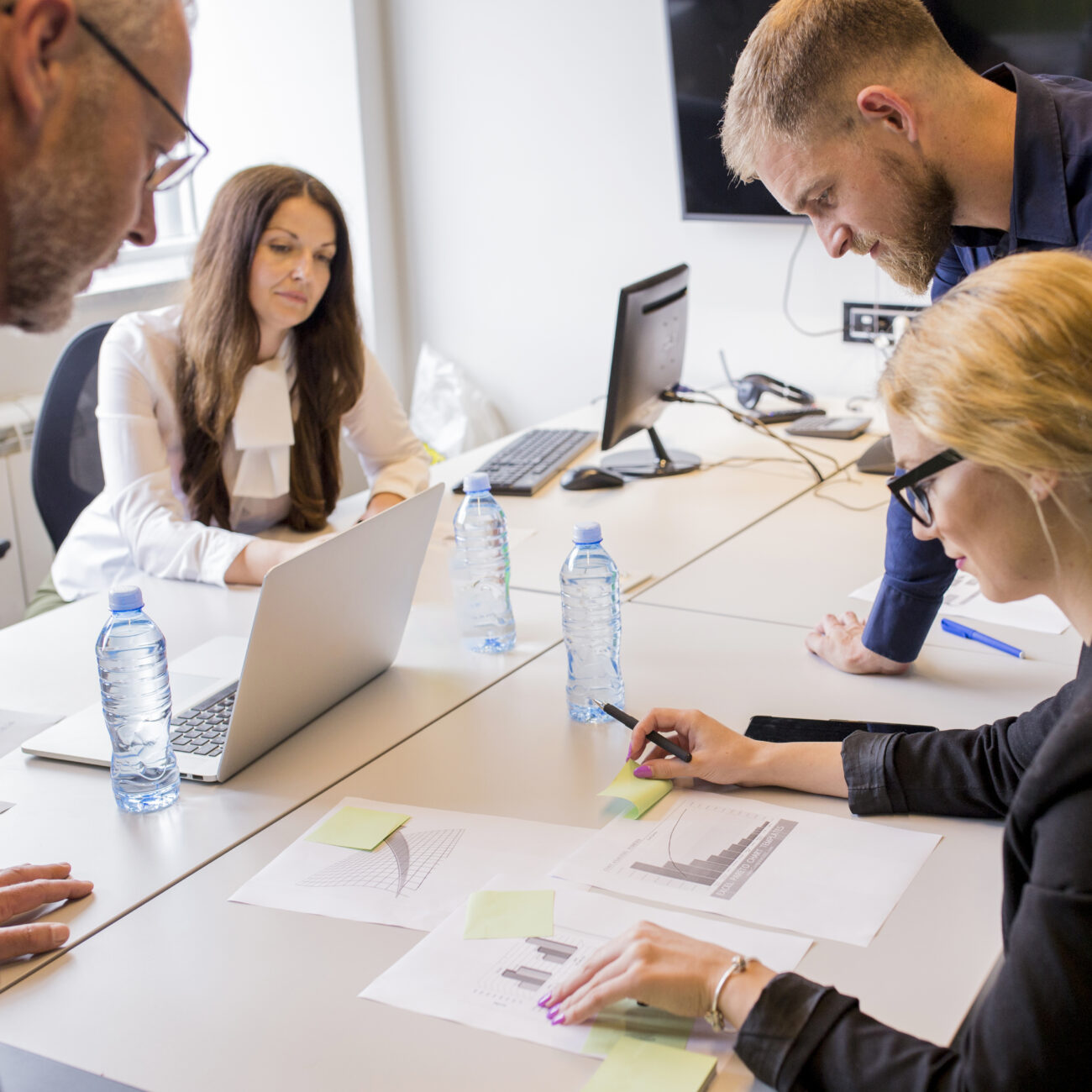 Why choose Invisia for Query Resolution and Escalation Service